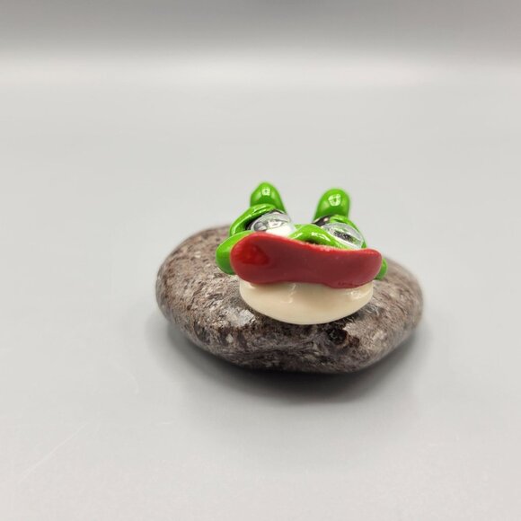 Handcrafted Frog Figurine Sitting On Stone Office Desk Home Shelf Decor - Picture 5 of 8